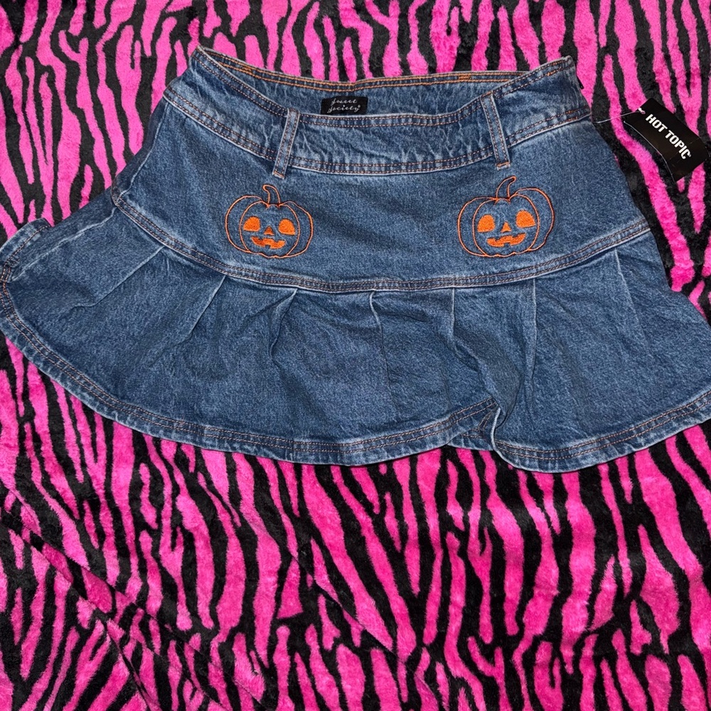 Hot Topic Blue Denim Skirt with Orange Pumpkin Design